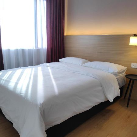 Ez Suites Μπαντάρ Σερί Μπεγκαβάν Εξωτερικό φωτογραφία